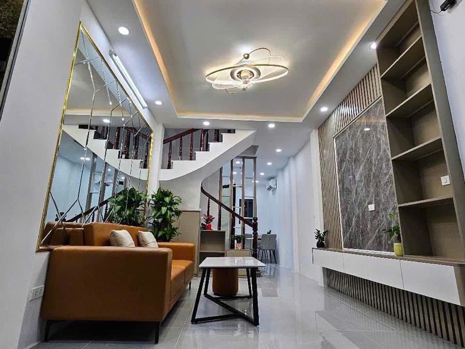 Bán nhà NGÕ 89 LẠC LONG QUÂN