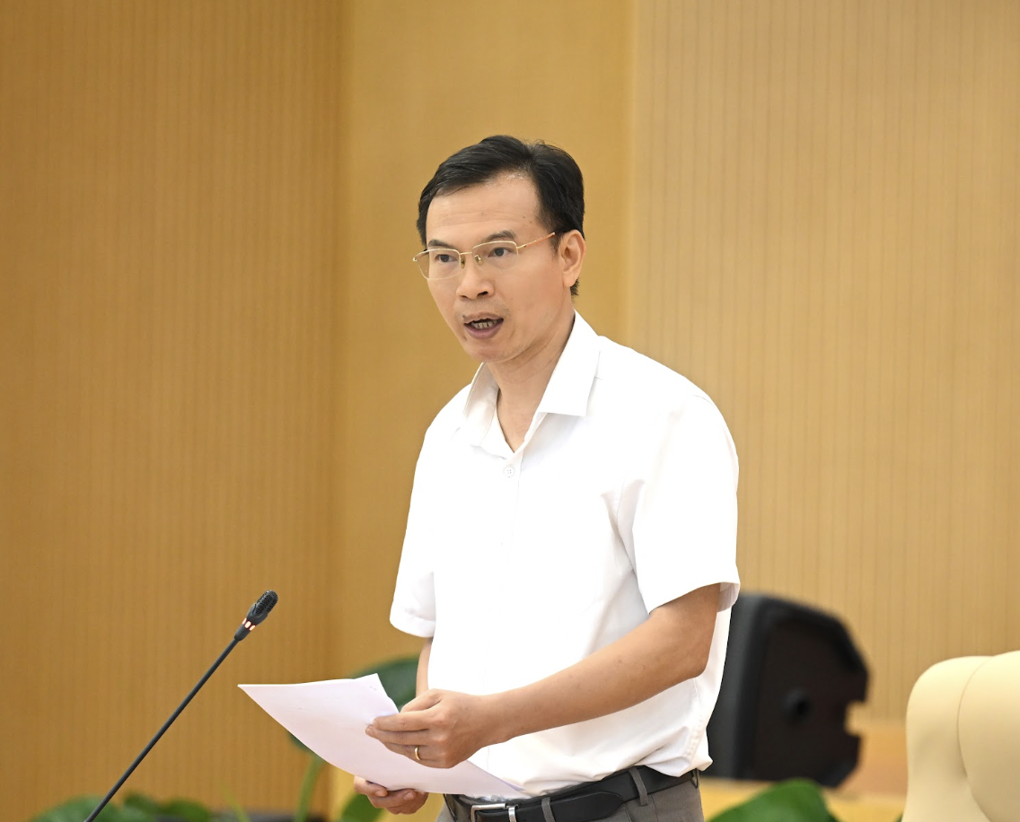 Ông Trần Hữu Minh, Phó Vụ trưởng Vụ Vận tải và An toàn giao thông, phát biểu tại buổi họp