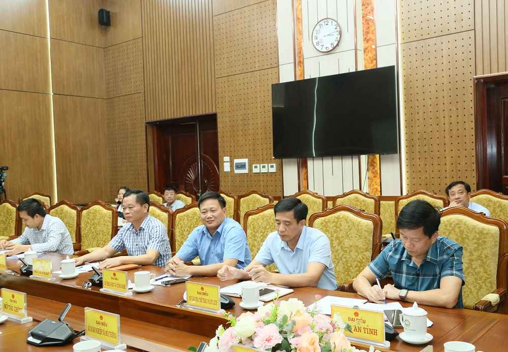 Cuộc họp của Ban Chỉ đạo triển khai Kế hoạch hoàn thiện cơ sở dữ liệu quốc gia về đất đai tại Hưng Yên. Ảnh: Tất Đạt