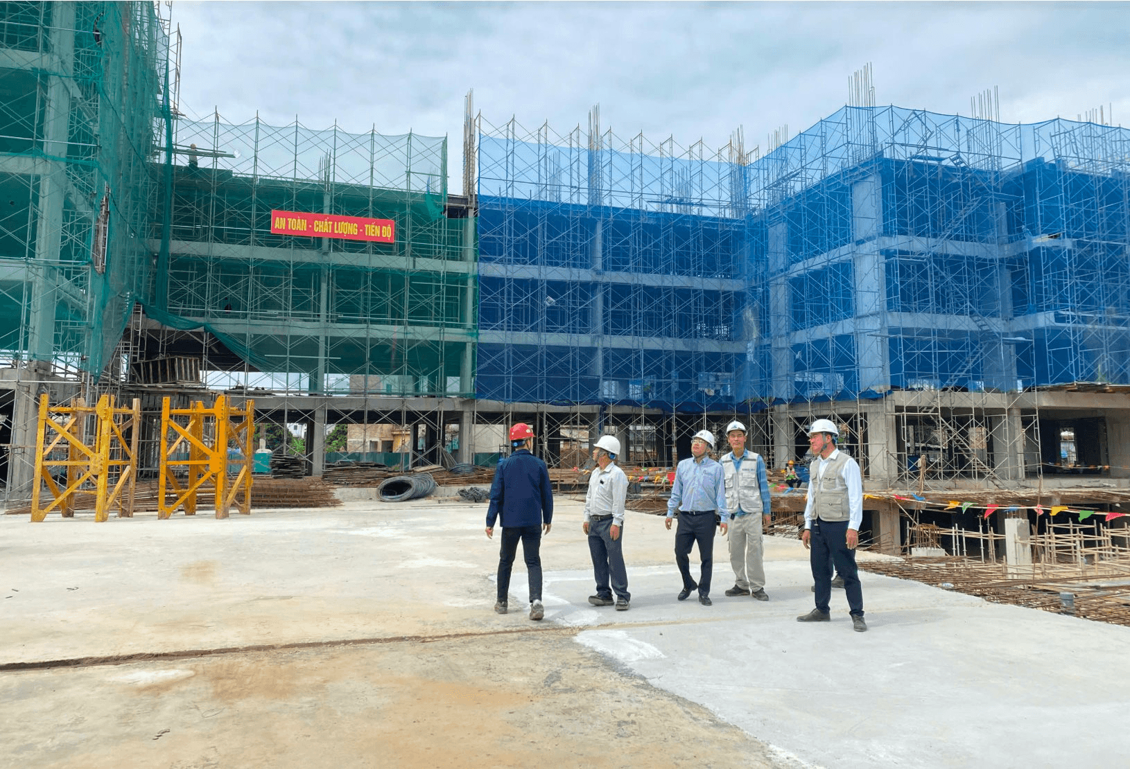 Nhà ở xã hội đang gây áp lực lên các dự án thương mại