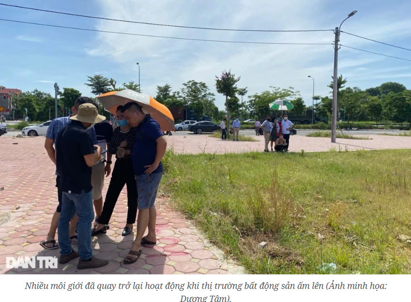 Bất động sản ấm lên, môi giới ồ ạt quay trở lại thị trường