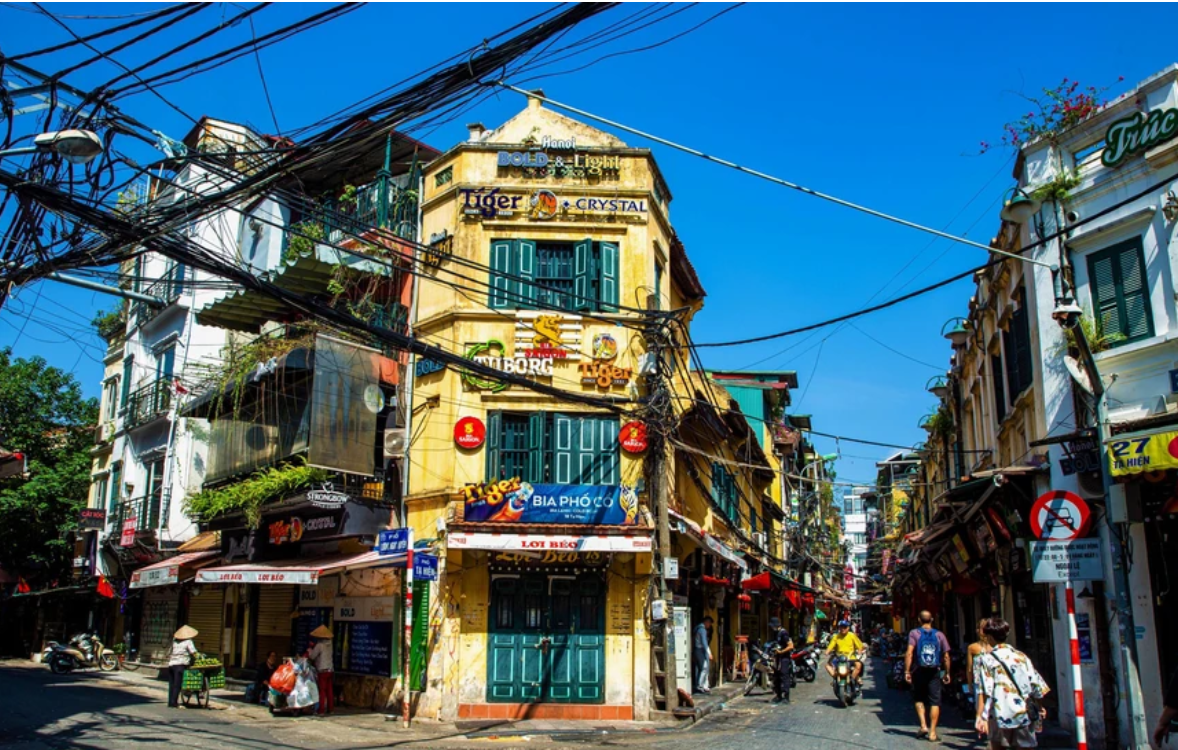 Nhà phố Hà Nội đối mặt áp lực kép từ quy hoạch và giá cao