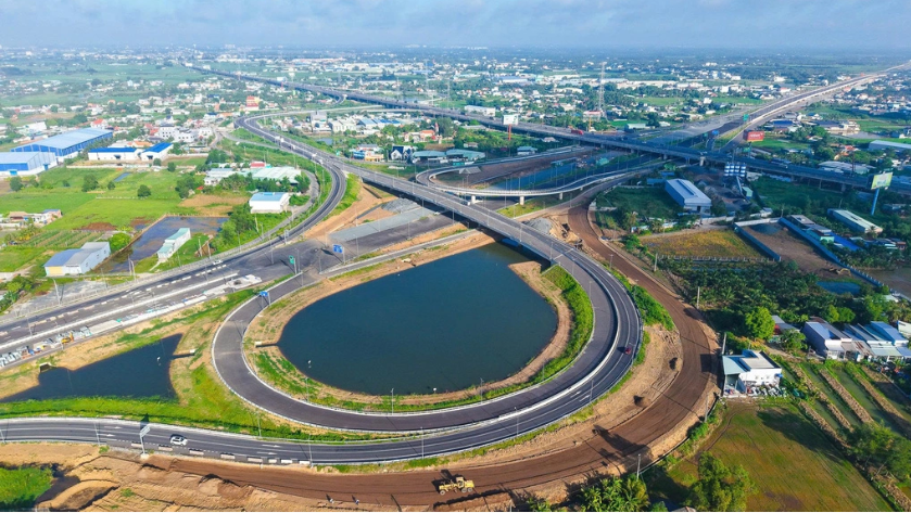 Hạ tầng mở rộng không gian phát triển cửa ngõ phía Tây TP Hồ Chí Minh