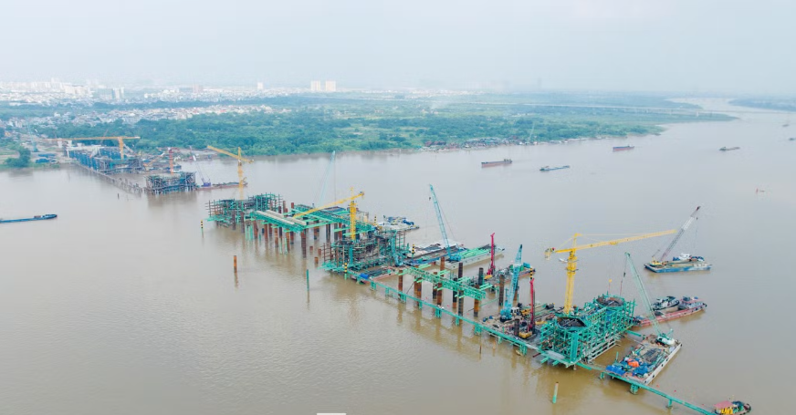 Đại công trường cầu Trần Hưng Đạo tăng tốc trước mùa mưa lũ