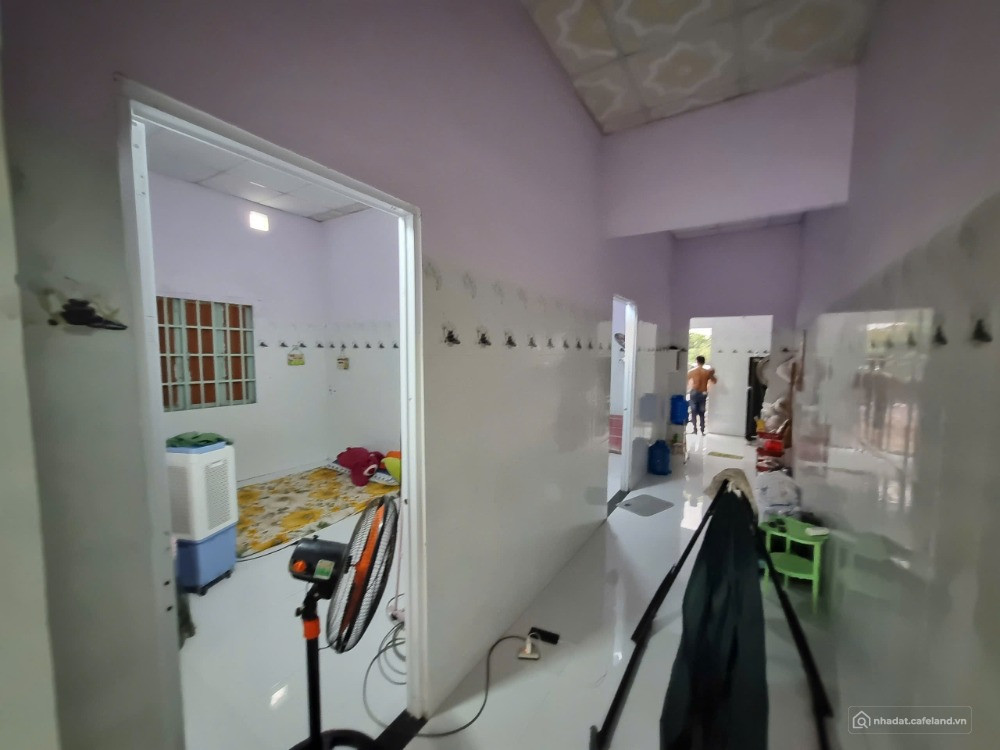Cần tiền bán gấp nhà mặt tiền đường Mỹ Hanh, Đức Hòa, Long An, sổ riêng