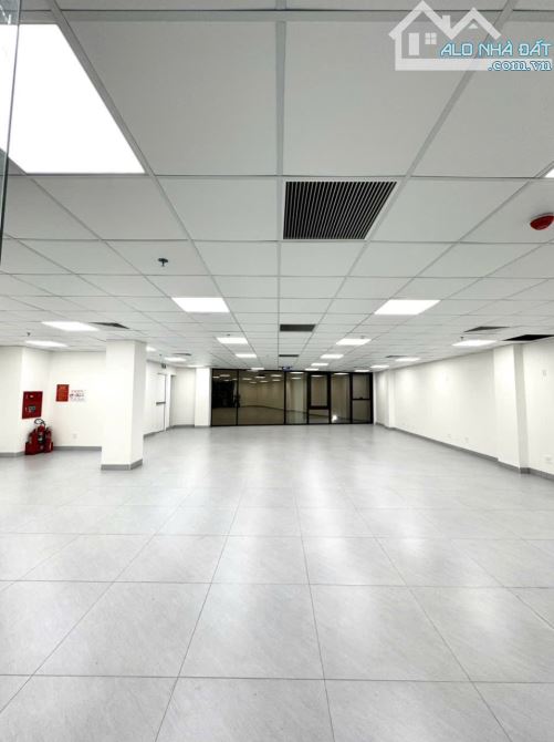 NHƯỢNG LẠI VĂN PHÒNG 200M² FULL NỘI THẤT – VŨ THẠNH, ĐỐNG ĐA