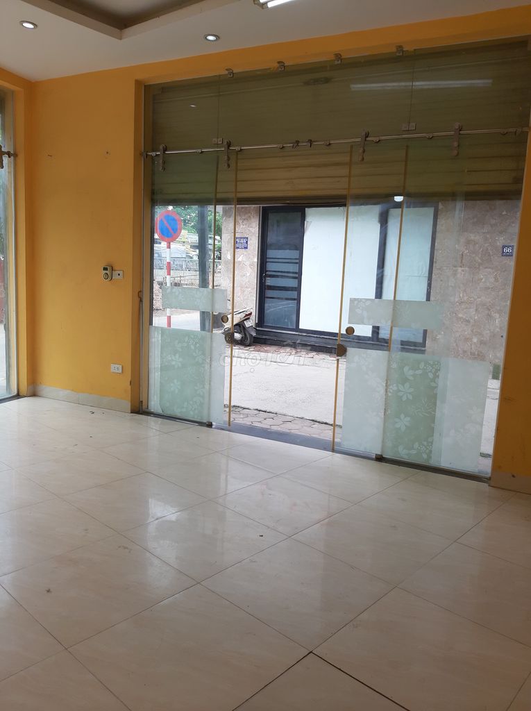Cho thuê cửa hàng phố Phương Mai, riêng biệt, có vỉa hè