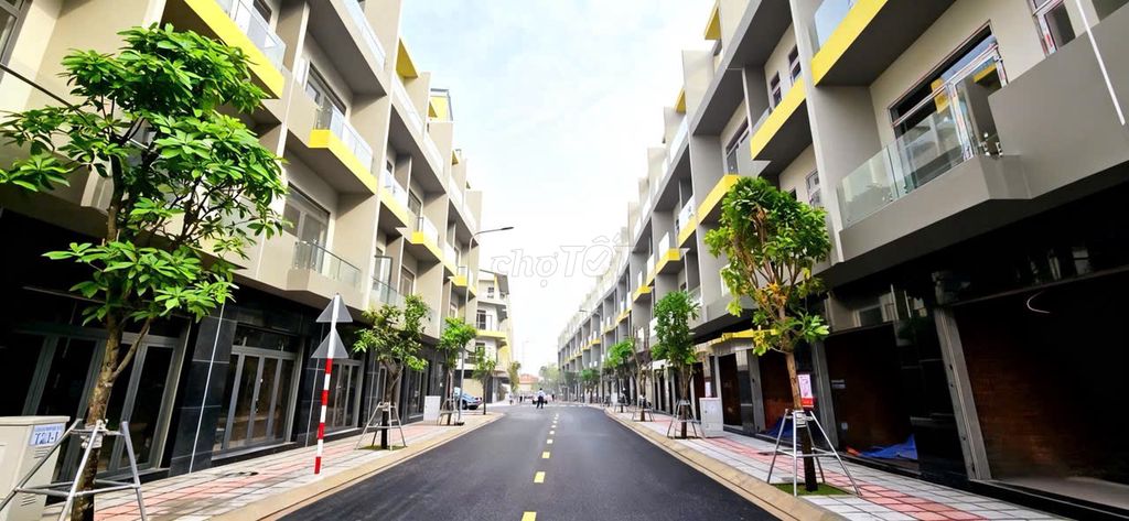 NHÀ PHỐ CẠNH GAS METRO SUỐI TIÊN-GIÁ TỐT CĐT-DÒNG TIỀN LÊN TỚI 300TR