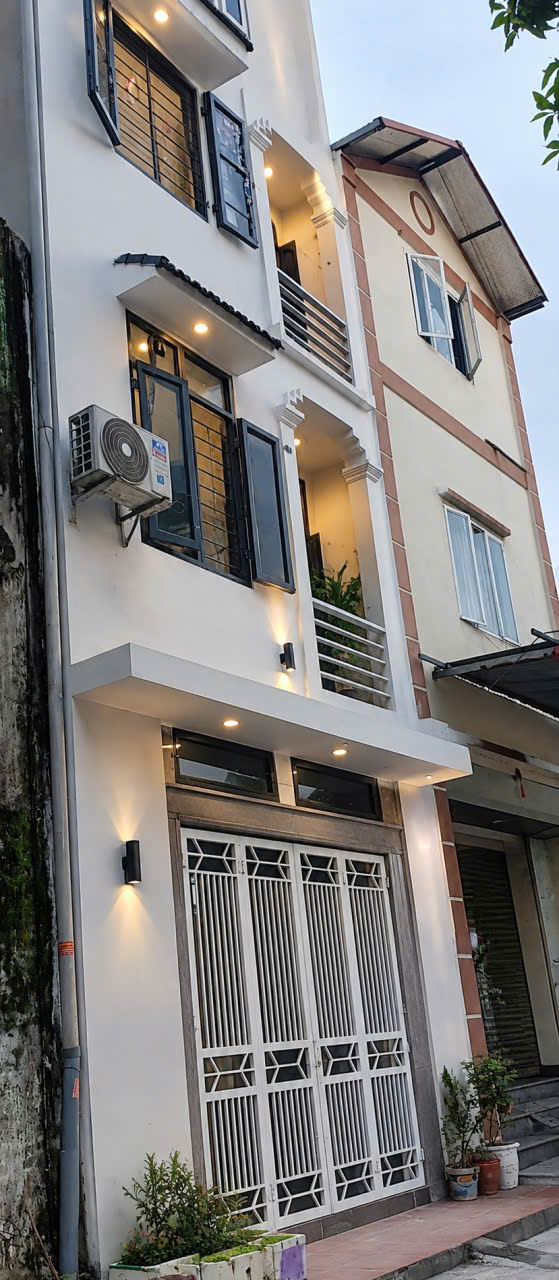Bán nhà 3 tầng trung tâm huyện mê linh, xây mới 2023. chủ ở có lộc chuyển căn liền kề trên phố